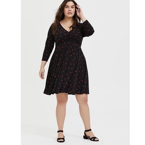 Torrid size 2 BLACK RED LIPS print 👄 kiss 💋 STUDIO KNIT SKATER DRESS - Picture 3 of 9